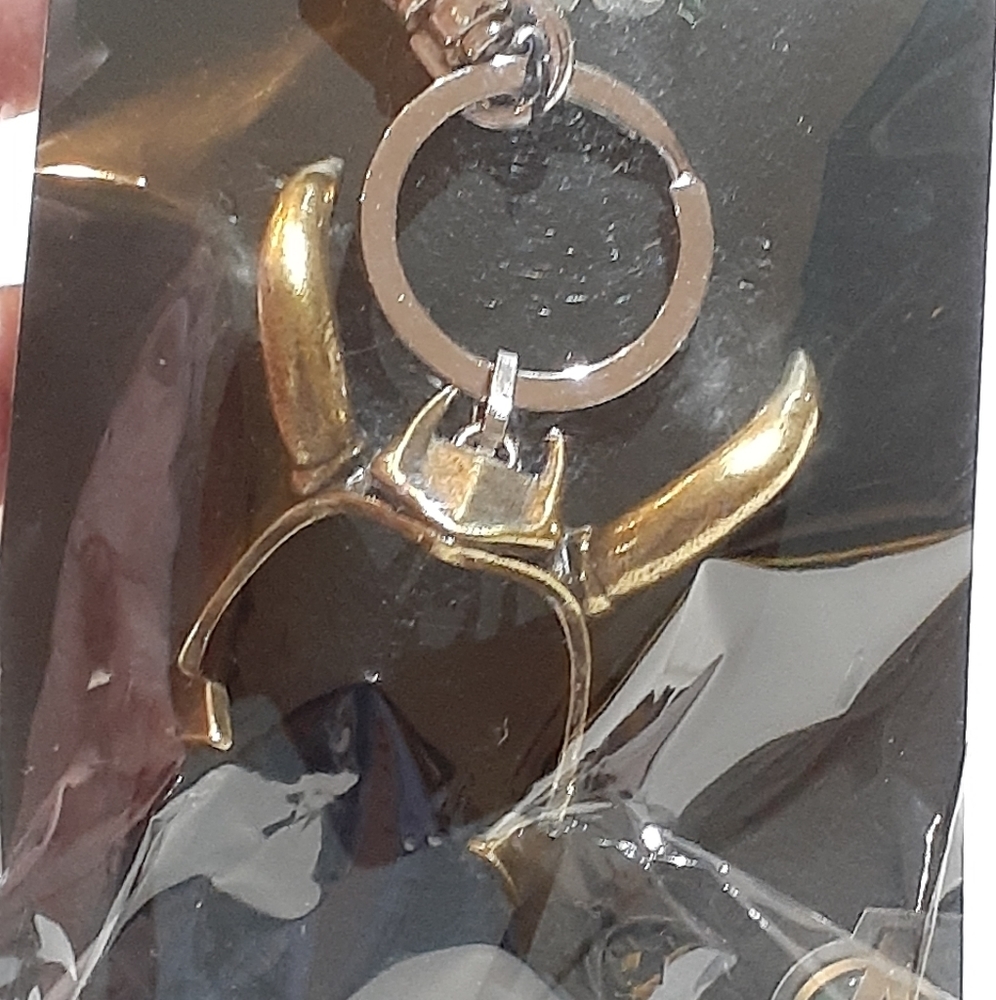 Marvel Studios Loki 3D Horns Keychain Keyring New NOS